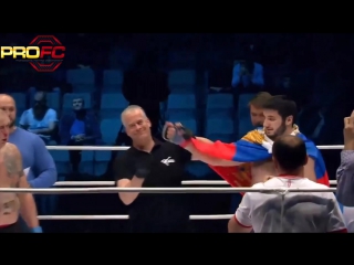 Ризван Куниев зрелищно финиширует своего соперника!