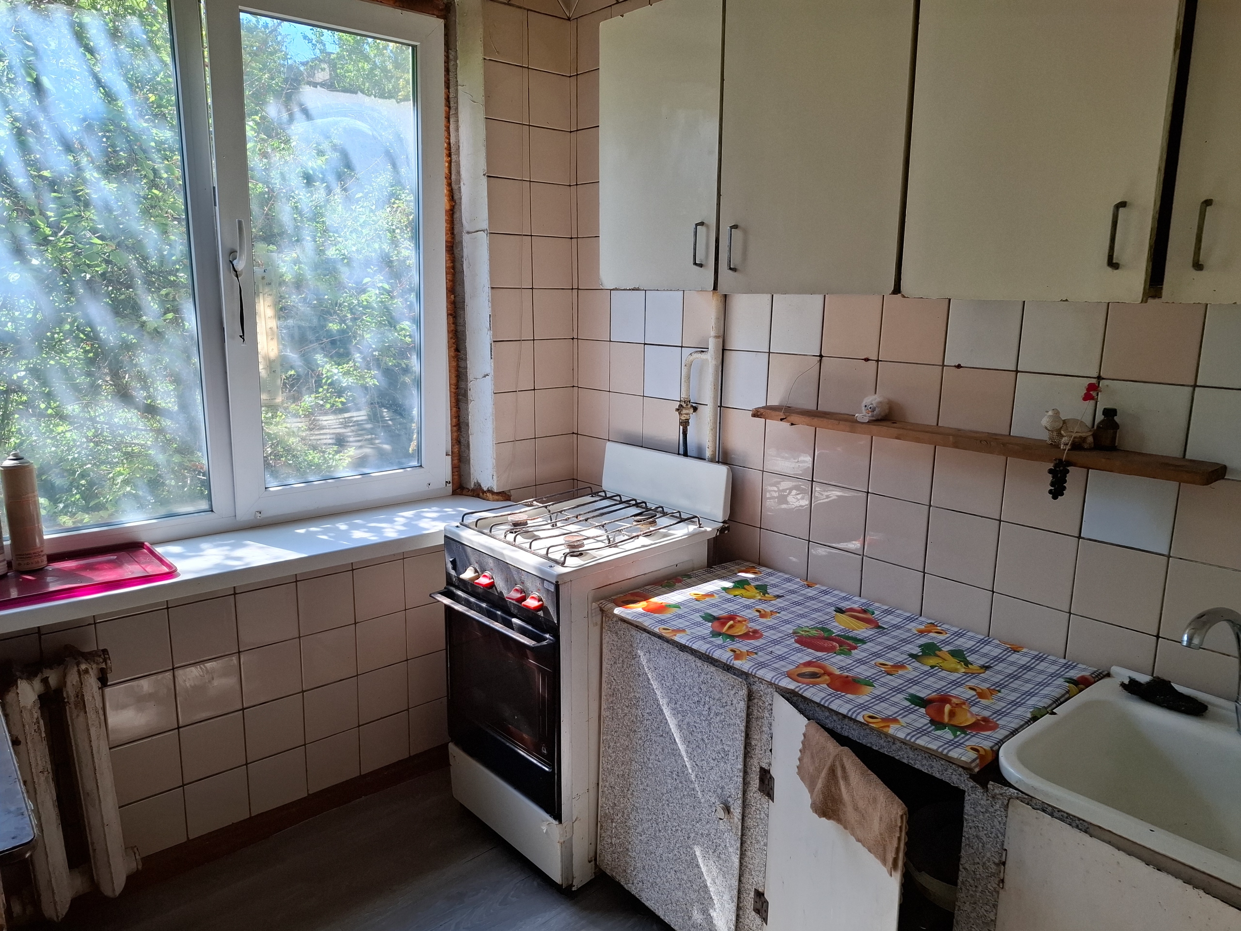 Продам 2х комнатную квартиру на кв. Левченко, 3/5 эт. панельного дома. Квартира не угловая, комнаты изолированные, окна м/пл. Общ. пл. 44,2 кв.м, разд...