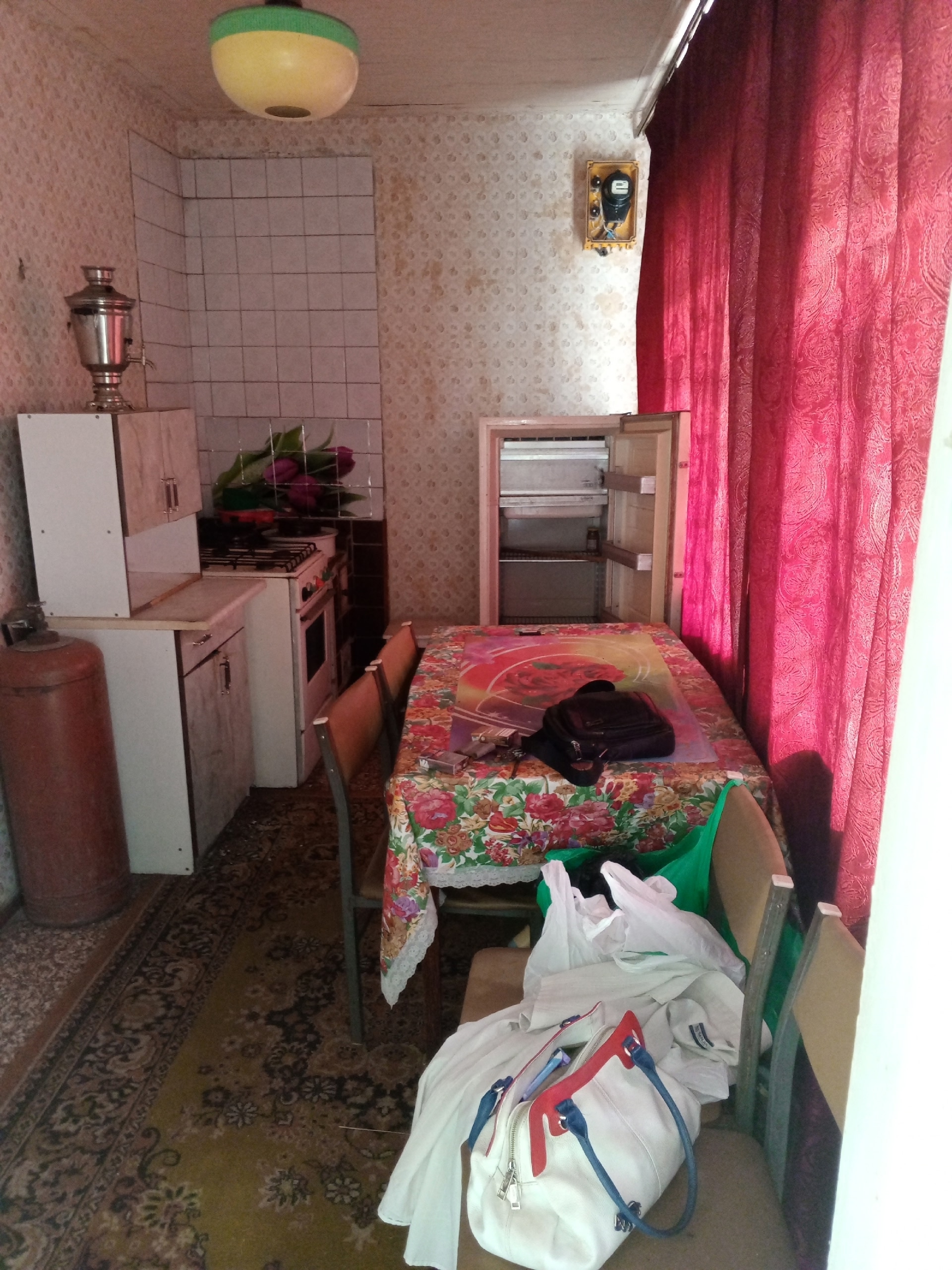 🌿 Продается дача в СТ "Счастье" (под Передельском) 📍 Отличное расположение: до остановки автобусов — 3 минуты до магазинов — 10 минут до реки Айдар — 20 минут 🏡 Участок 6 соток (приватизированный) На территории: 1,5-этажная кирпичная дача Кирпичный сарай Летний душ и туалет Каркасный бассейн Ø 6 м, ...