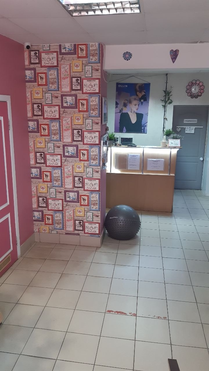 🏢 Продаётся оздоровительный комплекс в Алчевске 📍 Адрес: г. Алчевск 📏 Общая площадь: 457 кв. м ✨ Состав комплекса: 💇 Парикмахерская: 1 большой зал на 3 рабочих места 💆 5 кабинетов для мастеров (сейчас в аренде) 🏋 Зал аэробики и тренажерный зал (с оборудованием и гантельным рядом) 🚗 Удобный подъезд и собствен...