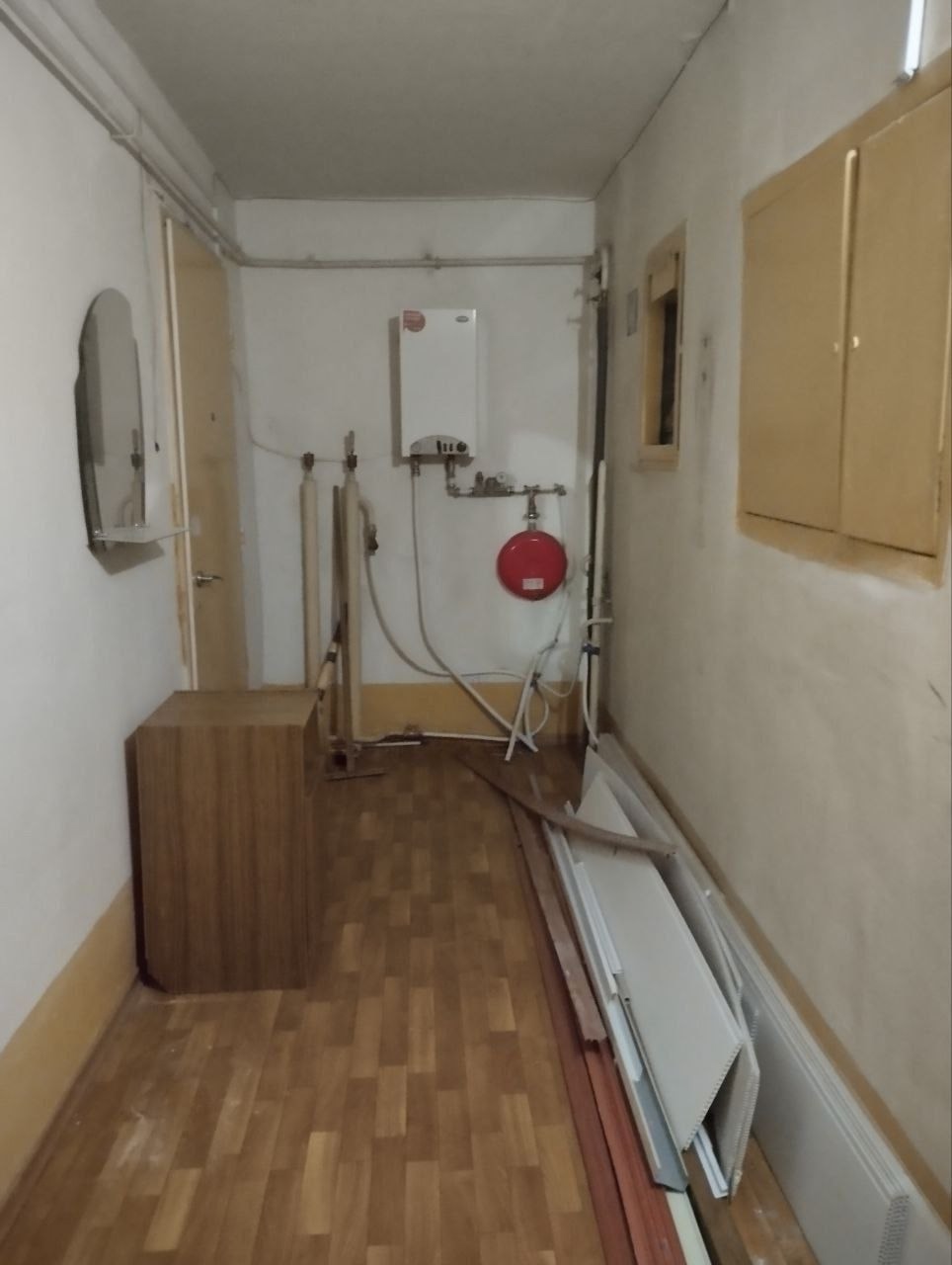 📎Продается в ЛНР, город Луганск, ❗❗видовая 2Х КОМНАТНАЯ КВАРТИРА (кухня студия). ✅ ️Общая площадь 86.4кв.м. ✅Автономное электрическое отопление (по тех.паспорту)! ✅На кв. Мирном на 14/14этаж. дома(есть тех. этаж). ✅Кухня 21.6кв.м. ✅ Окна м/п. ✅Три застеклённых м/п балкона. ✅Комнаты и с/у раздельные. ✅ Большая...