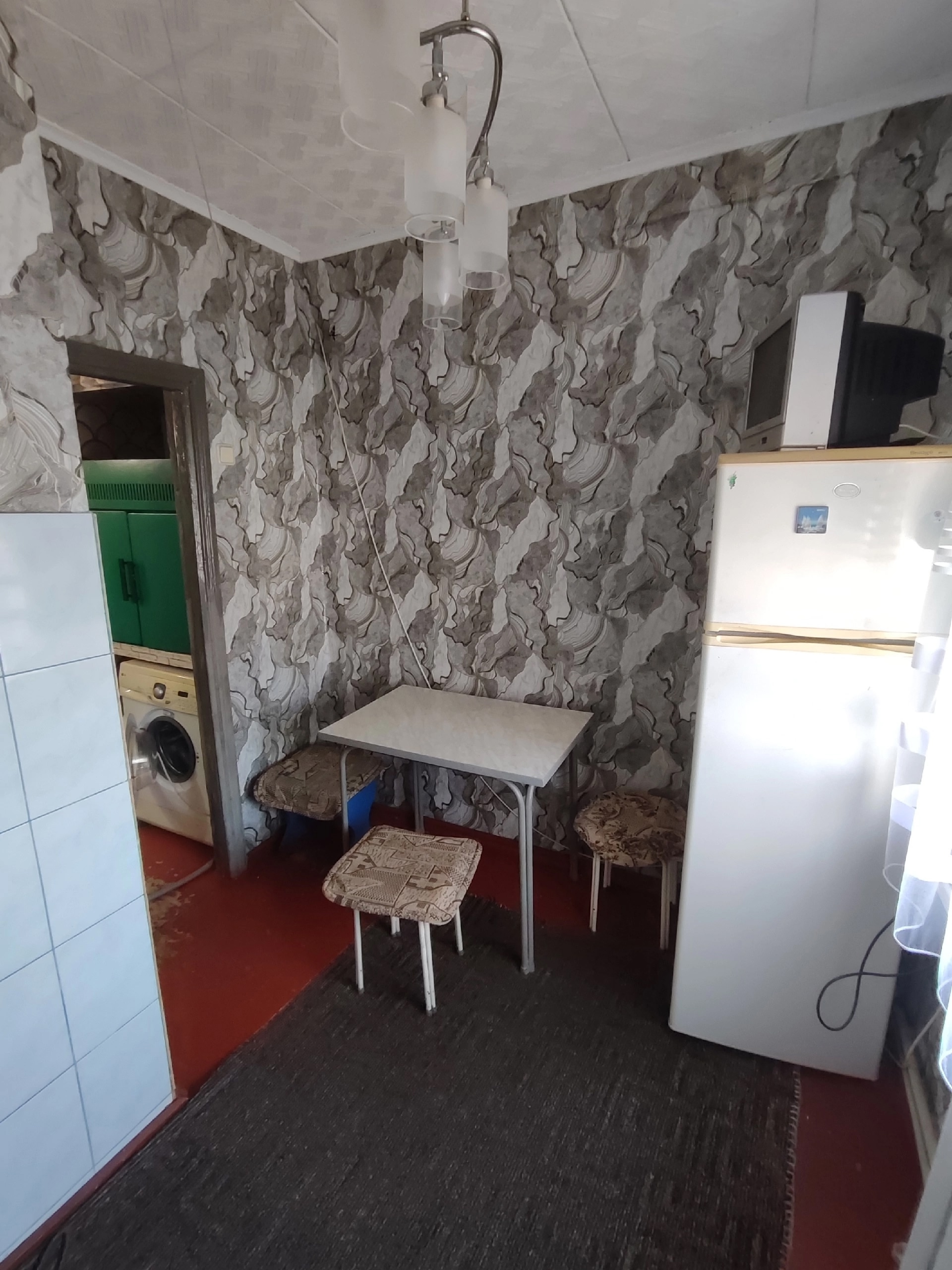 Продается 2 комнатная квартира в г. Стаханов по ул. Проспект Ленина 17/б 2-5этажного дома, пластикавые окна, индивидуальное отопление, есть балкан,документы готовы для продажи, 1.2🍋все вопросы 89998791907....