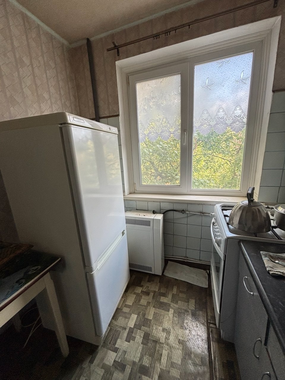 4-х комнатная квартира п. Юбилейное, кв. Королева 3/5 эт. панельного дома. Автономное отопление 2-контурный котел. Общ. пл. 60,13 кв.м, 3 комнаты изолированные, кухня 5,4 кв.м, с/у раздельный (в плитке), есть кладовая, балкон застеклен (дерево). Квартира в хорошем жилом состоянии, окна м/пл, кондиционер, бойл...